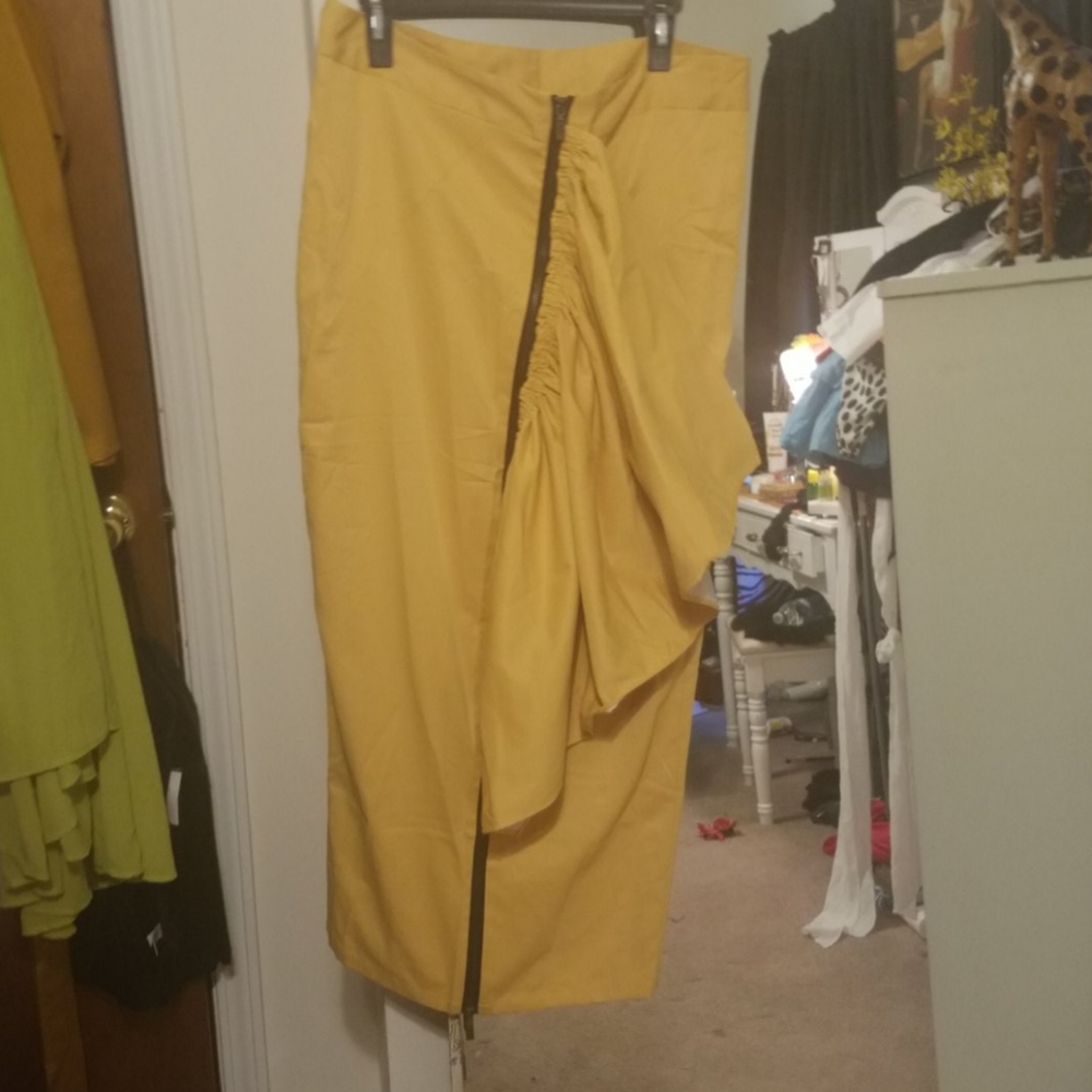 Skirt - Picture 3 of 5